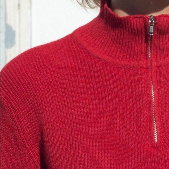 Brandy Melville Casey Sweater - Picture 4 of 9